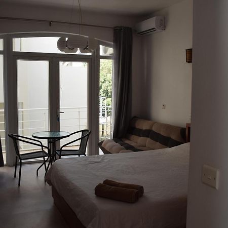 Ocean Drive Studio - Opposite The Beach Grand Baie Exterior foto
