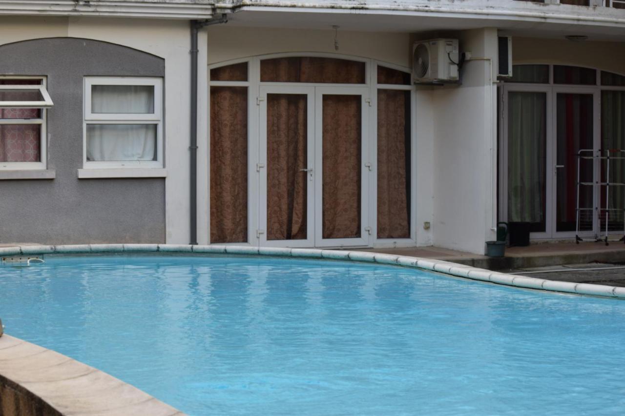 Ocean Drive Studio - Opposite The Beach Grand Baie Exterior foto