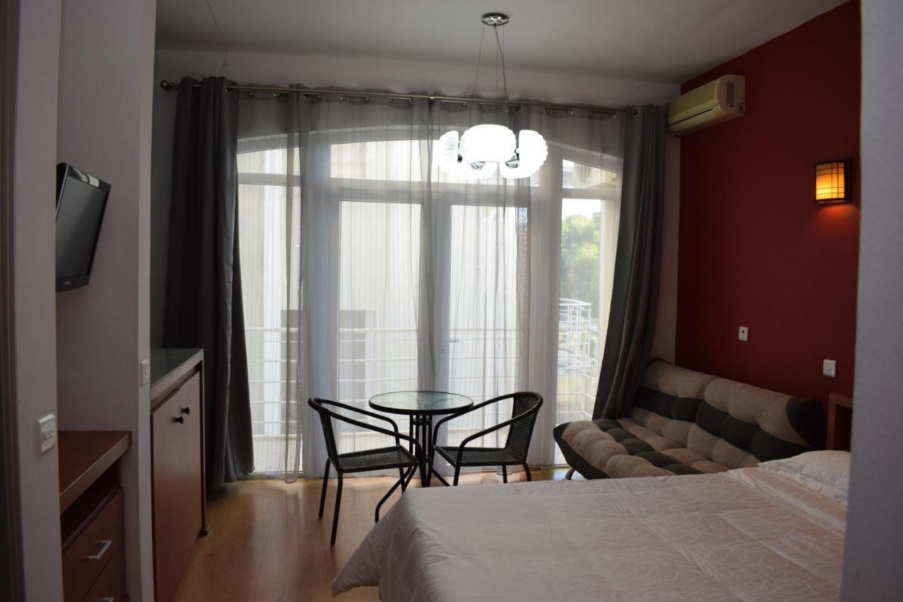 Ocean Drive Studio - Opposite The Beach Grand Baie Exterior foto